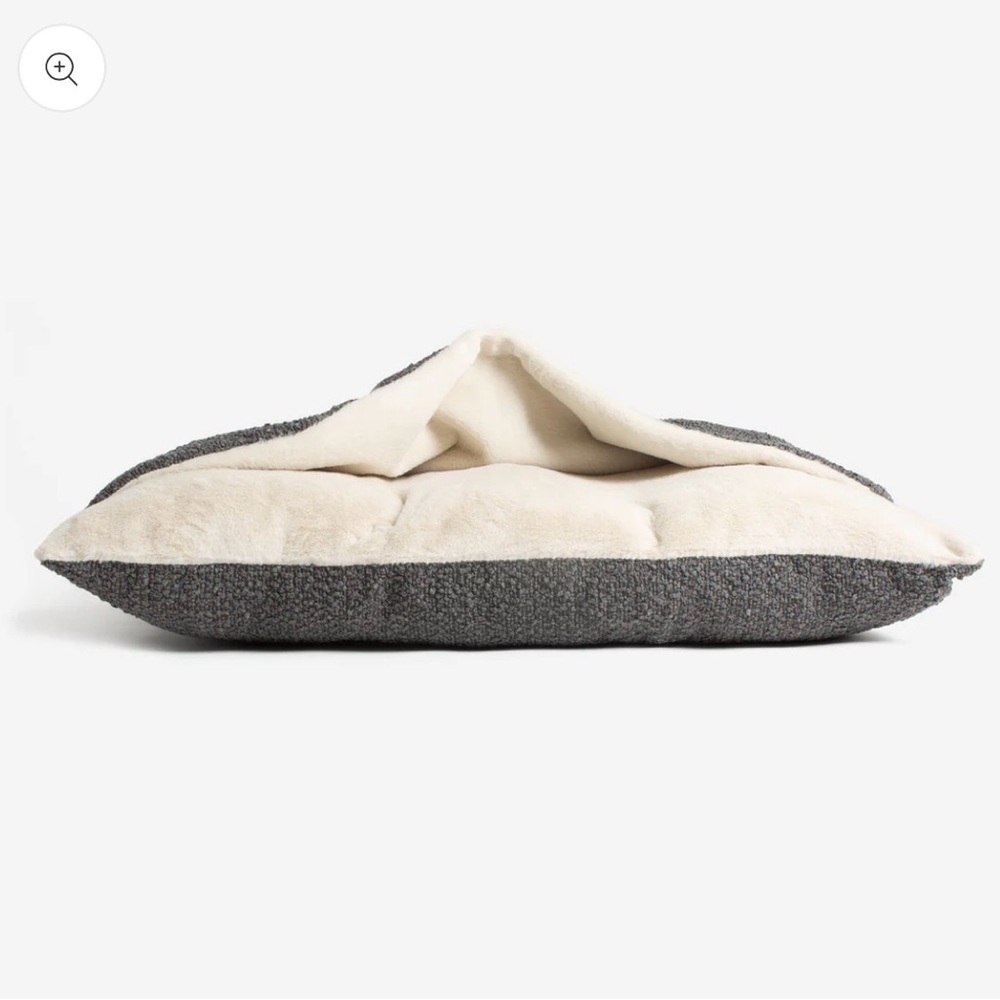 NWT and Sealed: Sleepy Burrows Pet Bed in Granite Bouclé by Lords & Labradors